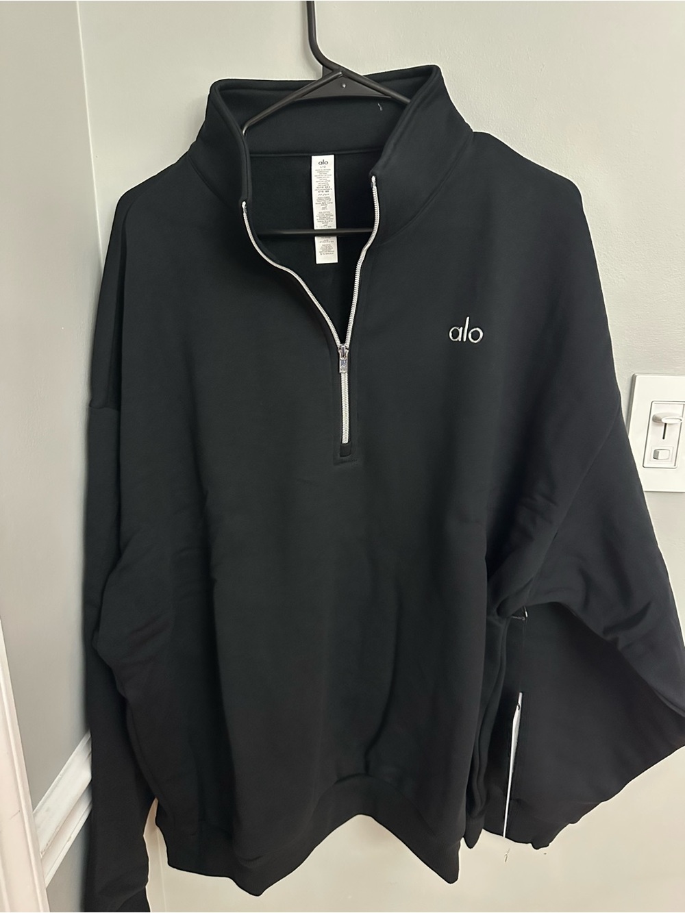 Alo Yoga black Quarter Zip Sweatshirt
SIZE L